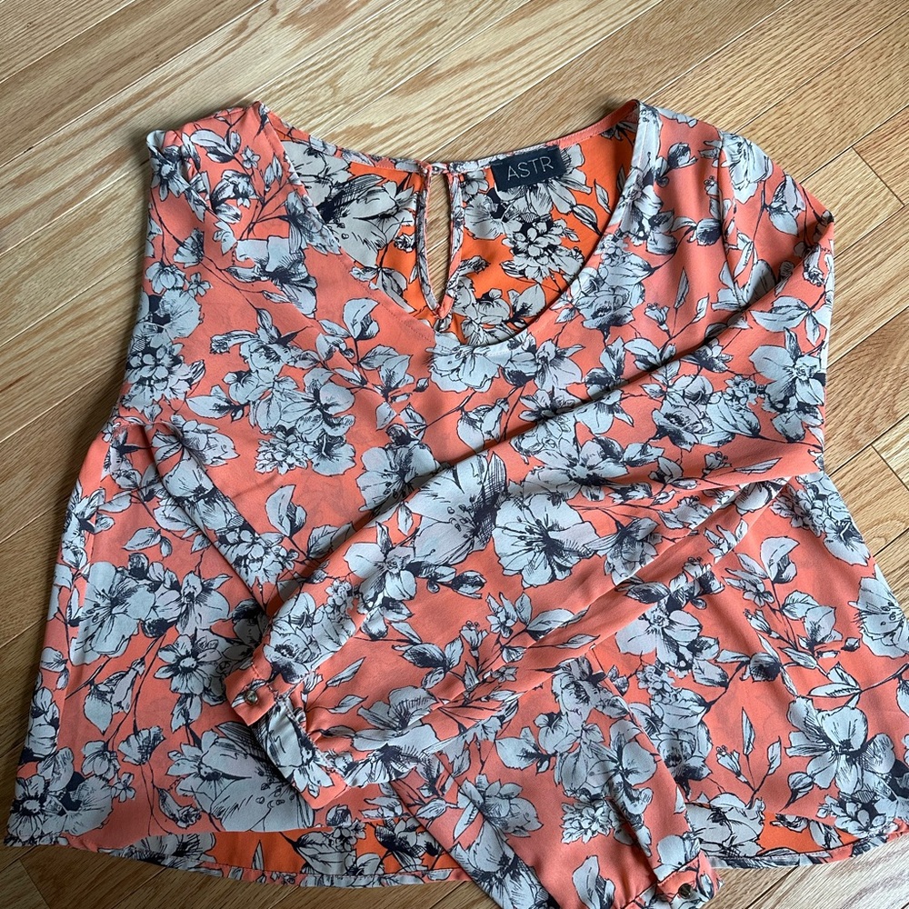 Astr the label floral cropped shirt